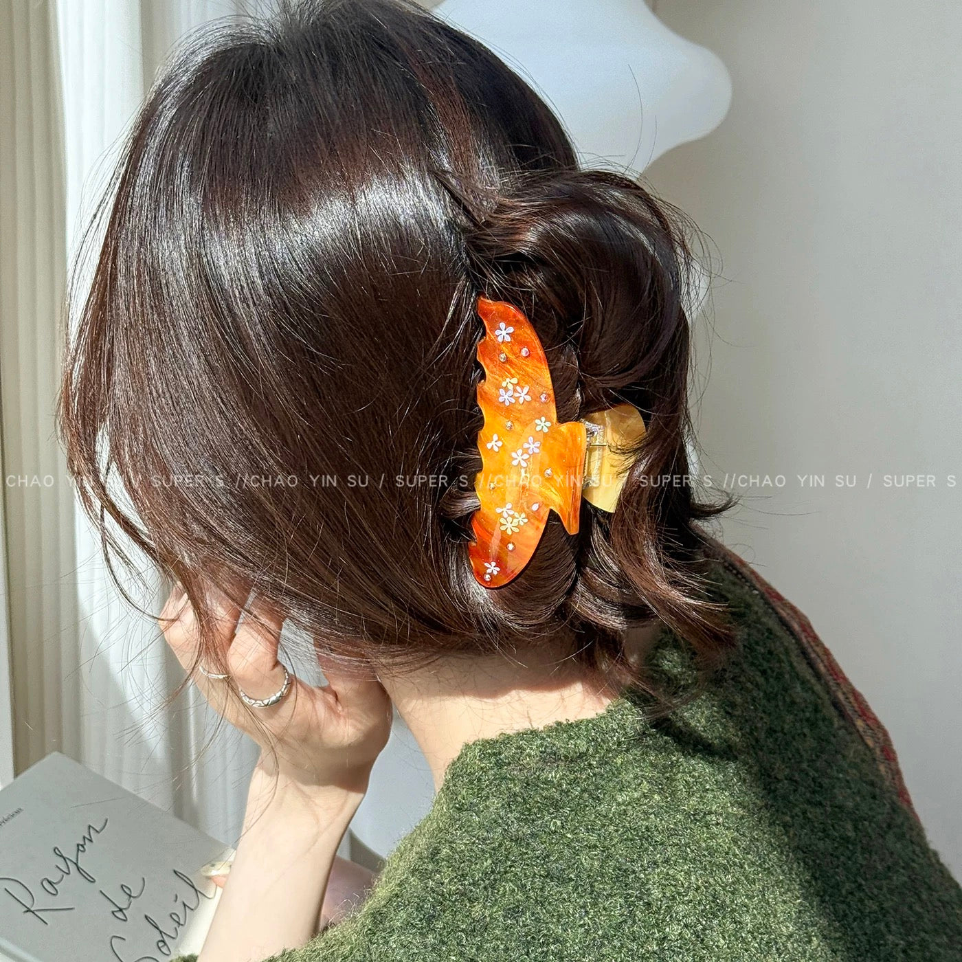 Super S Dreamy Galaxy Color-Changing Starfish Hair Claw Clip