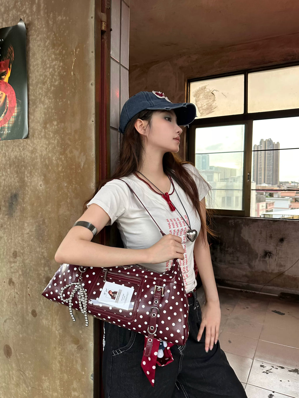 Cultivator polka dot tote bag side view zipper detail