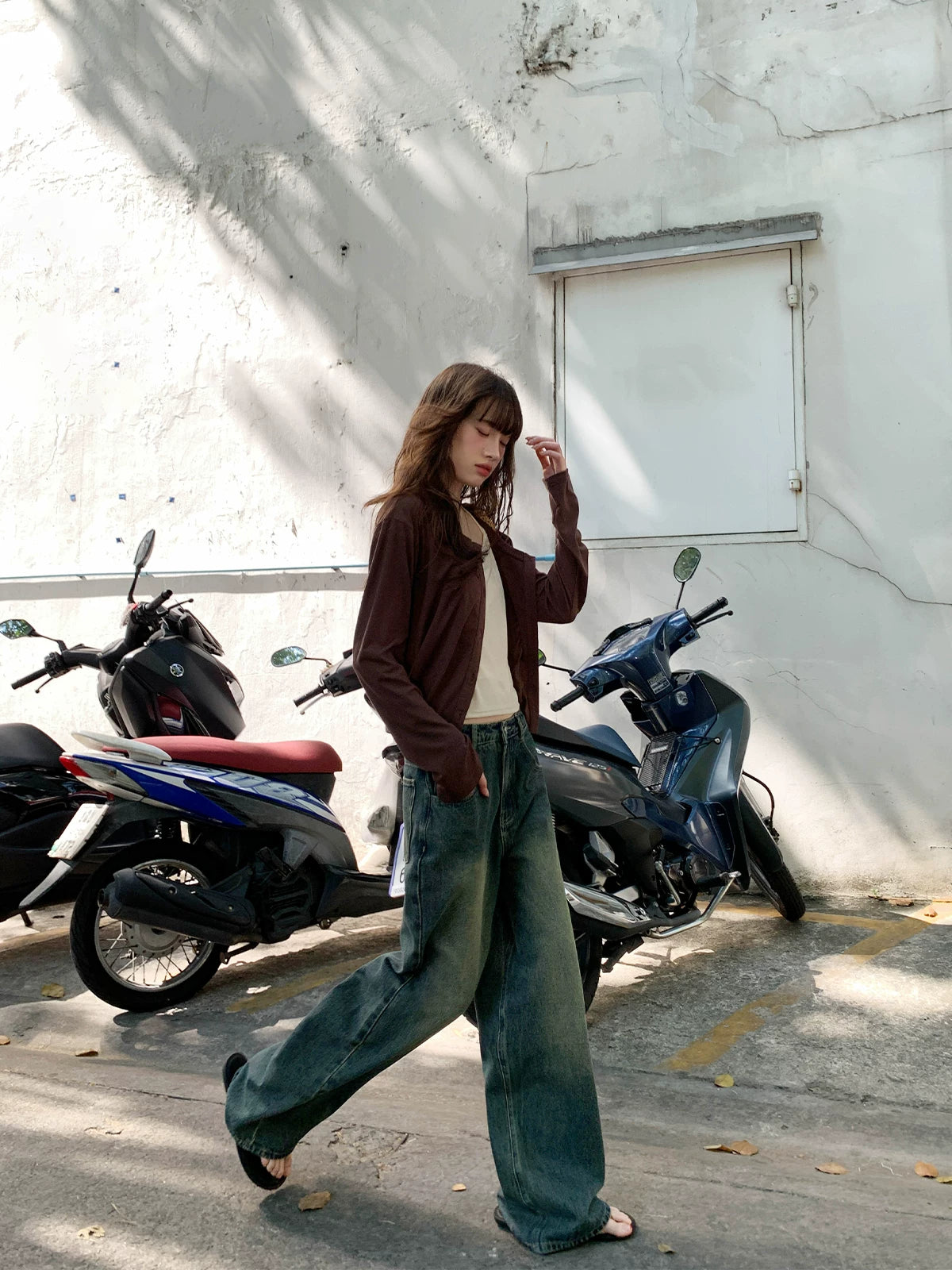 KANO distressed wide-leg jeans back view detail
